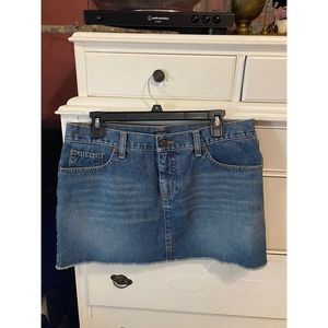 Super cute mini jean skirt! Size 10 American eagle